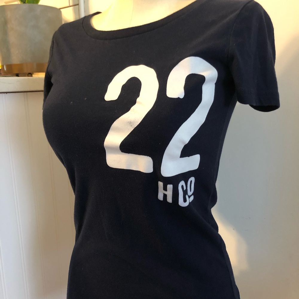 Hollister logo tee